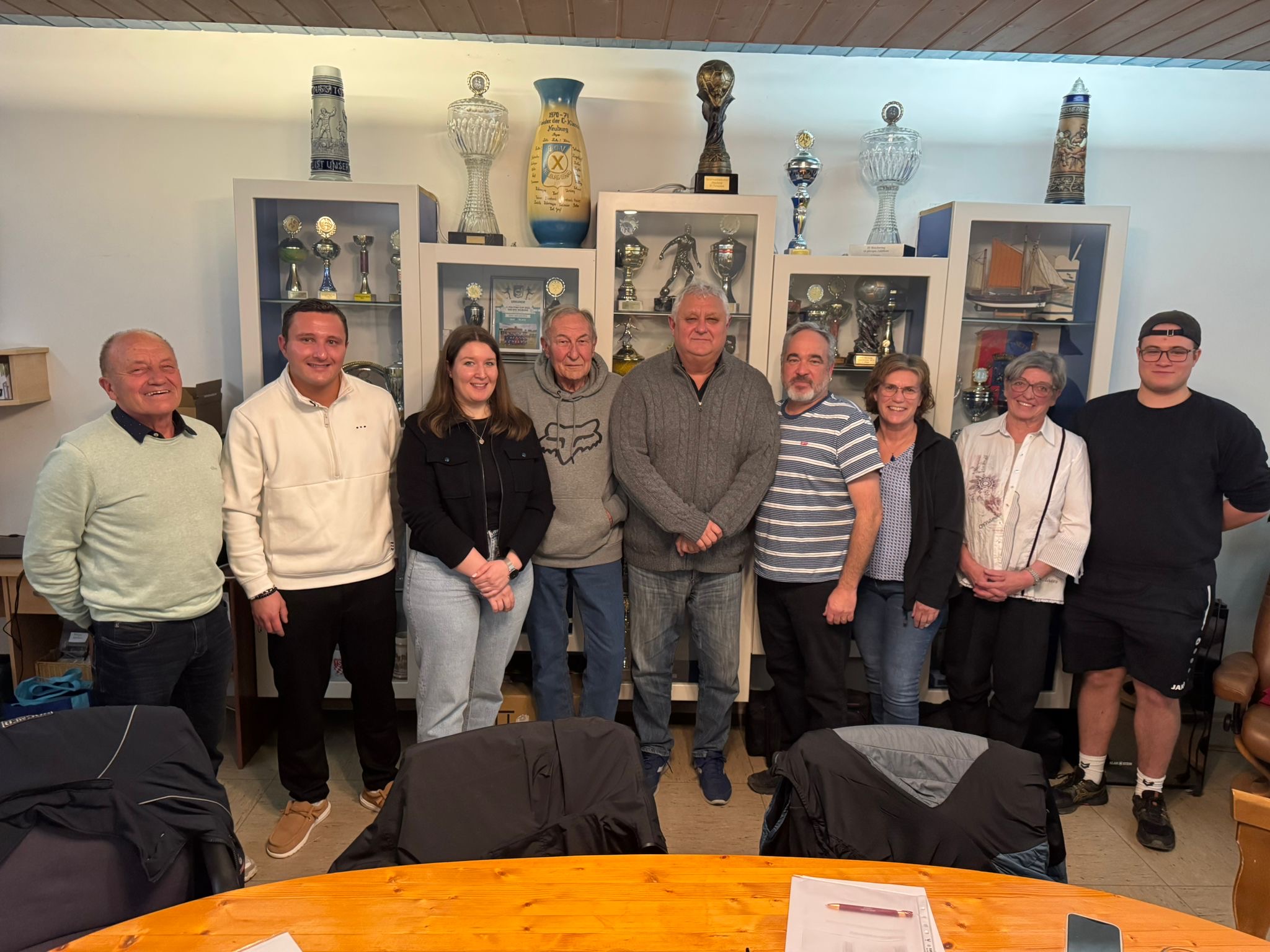 2026 04 02 AL Tennis mit Wahlleiter